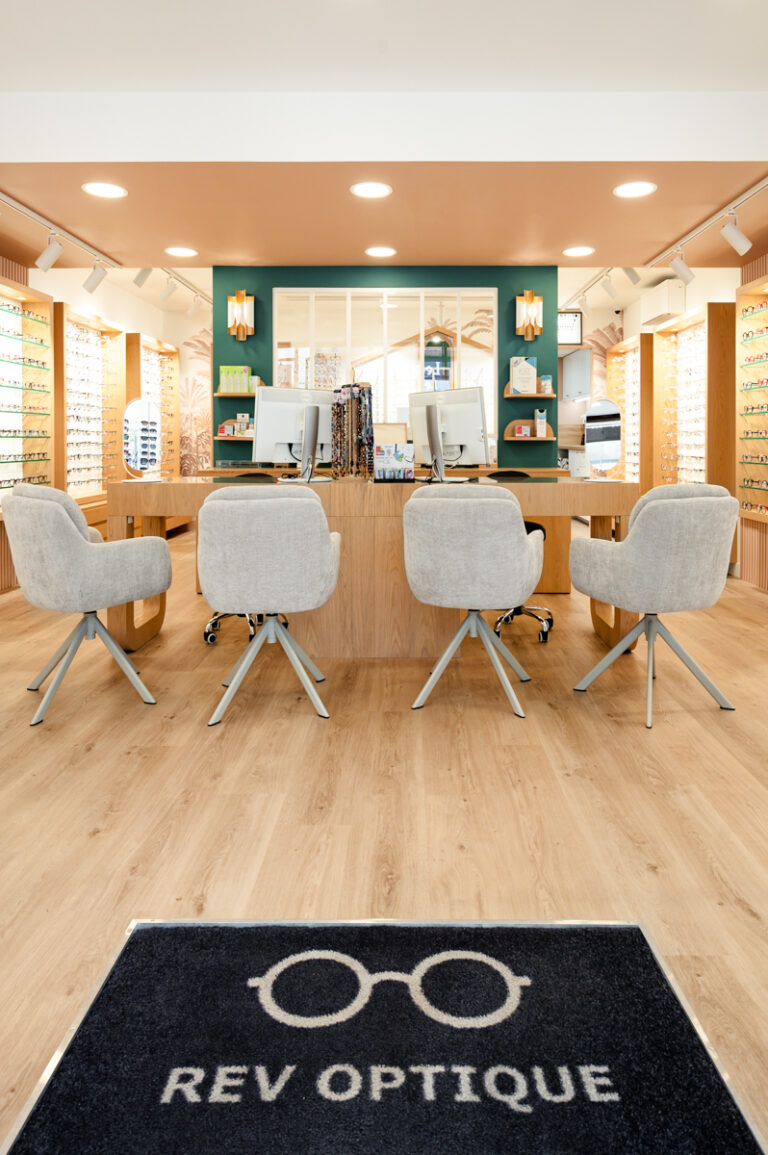 Photographe Vidéaste Paris. Reportage photo et vidéo agencement boutique optique Rev Optique par Studiocorp