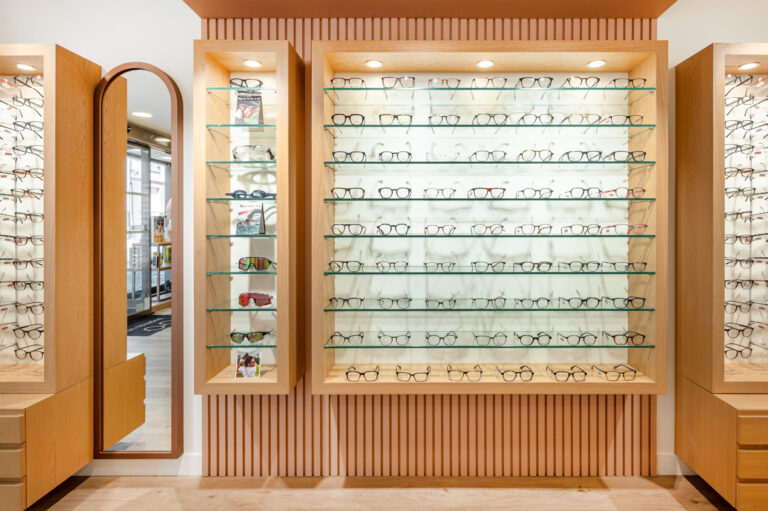 Photo aménagement intérieur boutique Rev' Optique 07