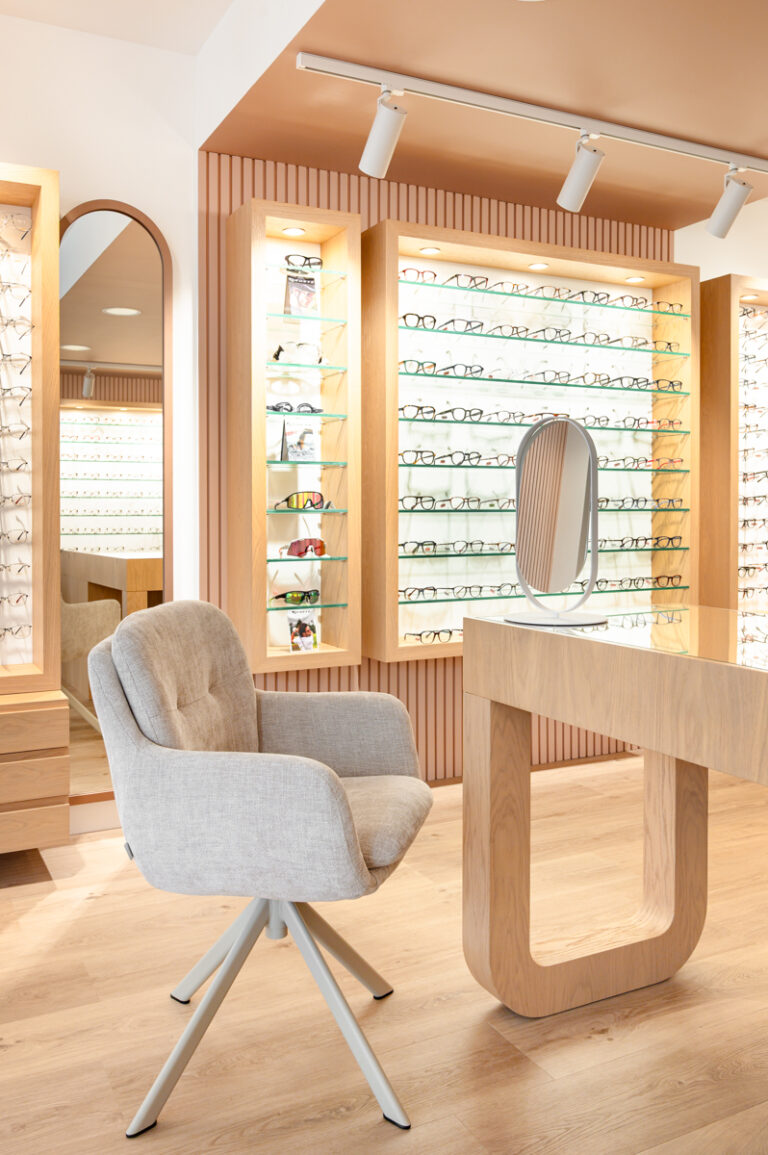 Reportage photo et vidéo agencement boutique optique Rev Optique par Studiocorp