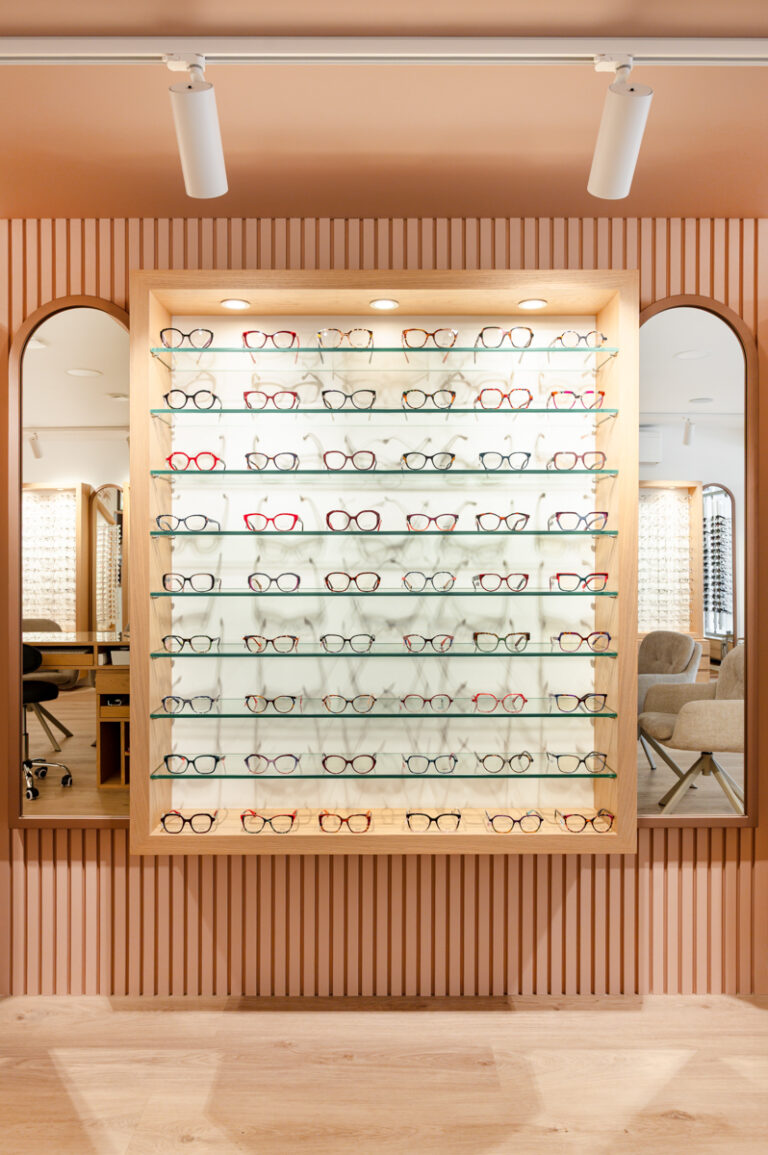 Reportage photo et vidéo agencement boutique optique Rev Optique par Studiocorp
